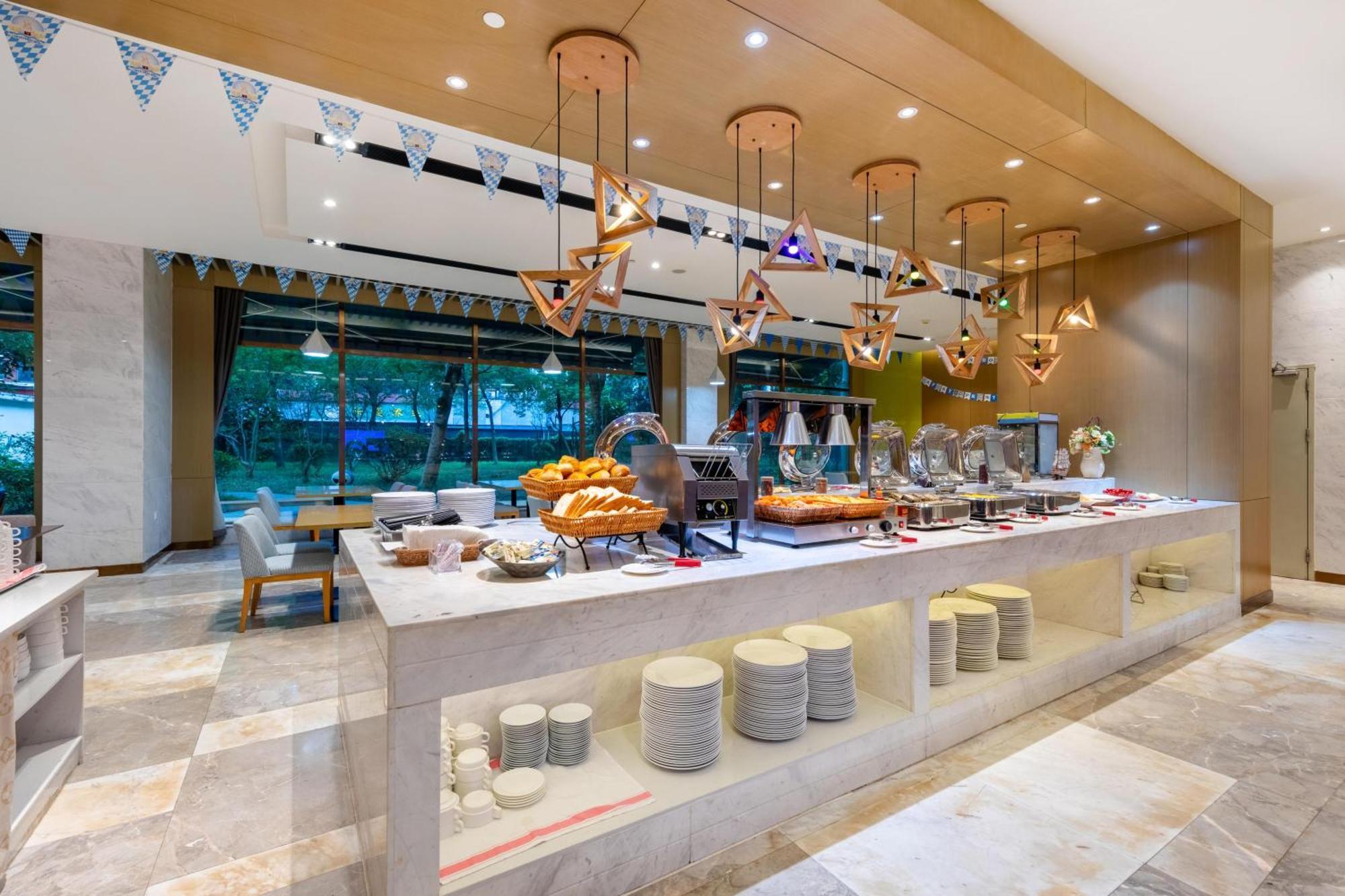 Guangzhou Baiyun Airport Rejoice By Argyle Hotel Rehe Metro Exit B --Free Shuttle Bus Is Provided During The 137Th Canton Fair Ngoại thất bức ảnh